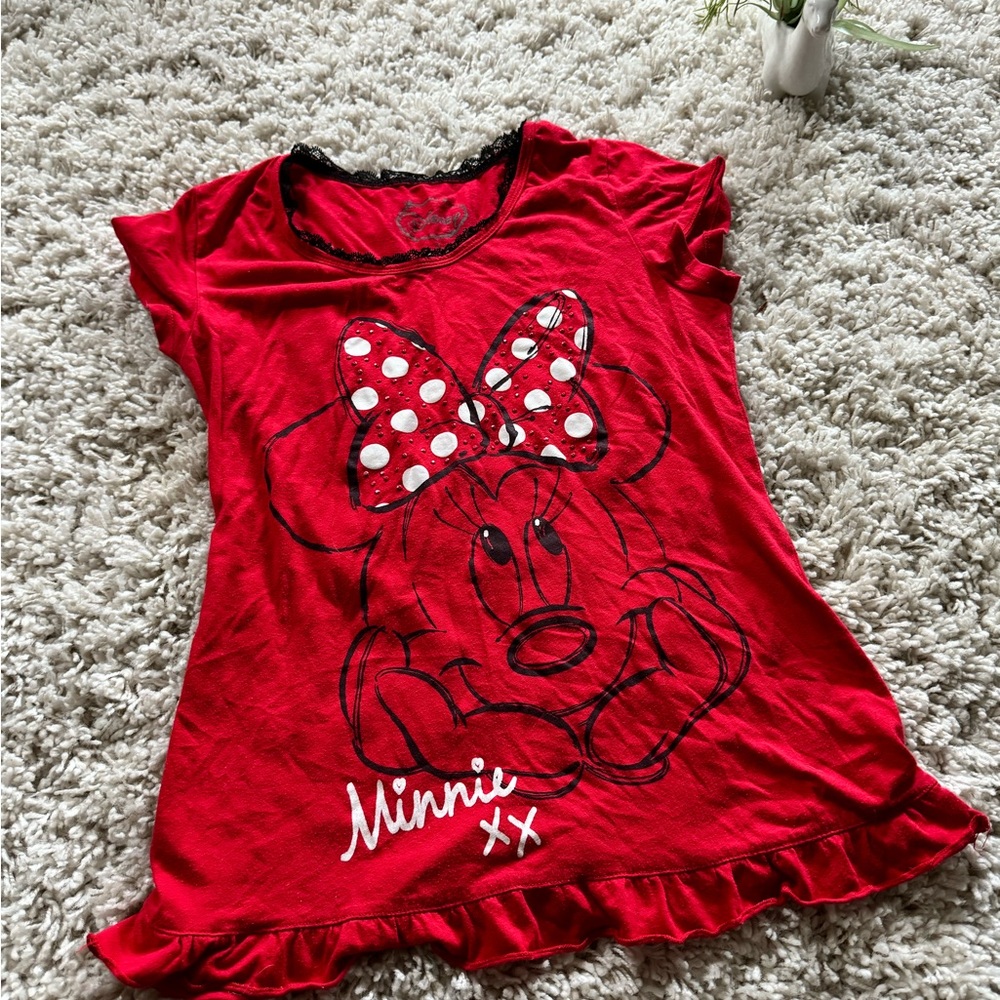 Vintage red Disney polka dot Minnie Mouse Disneyland adult 2000s shirt.